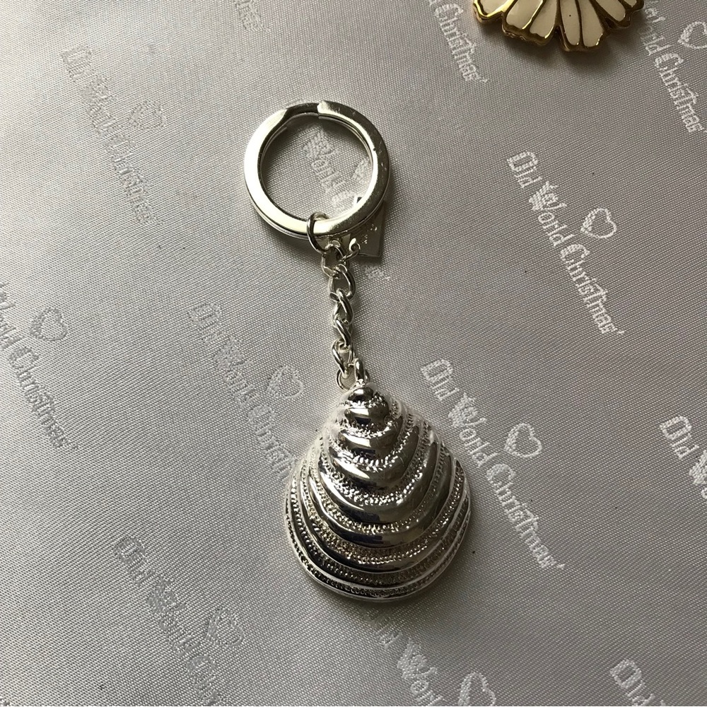 Lilly Pulitzer silver seashell keychain
